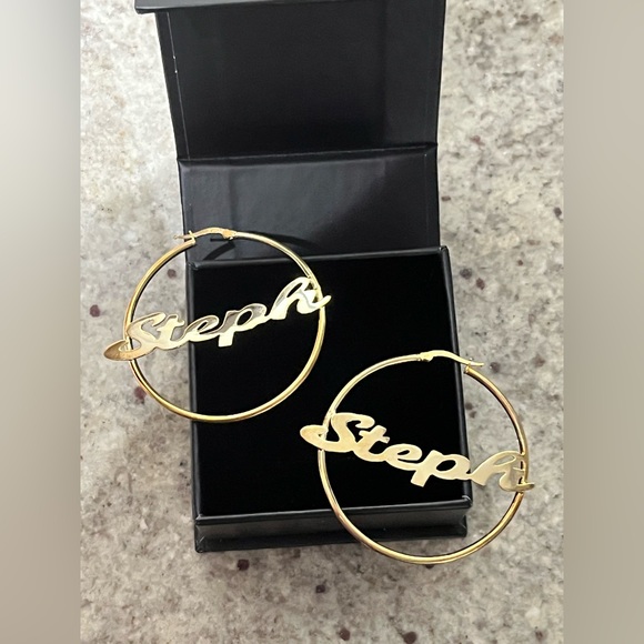 THE M JEWELERS STEPH GOLD HOOPS - Picture 5 of 6